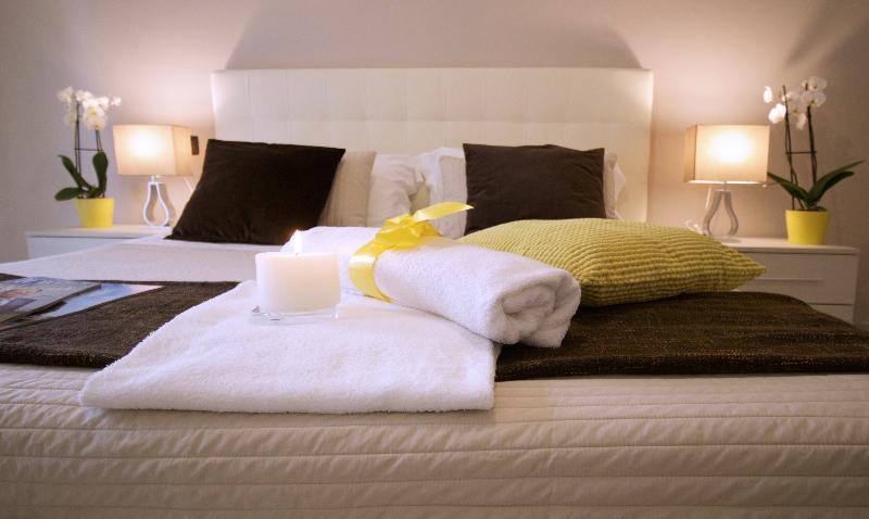 Hq Aparthotel Milano Inn - Smart Suites Cinisello Balsamo Exterior foto