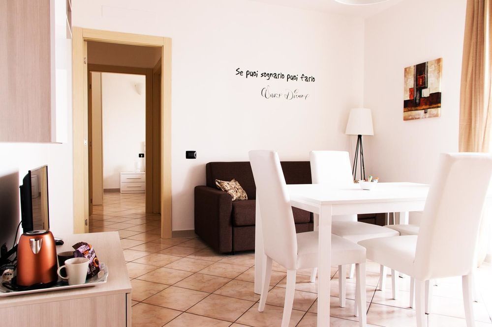 Hq Aparthotel Milano Inn - Smart Suites Cinisello Balsamo Exterior foto